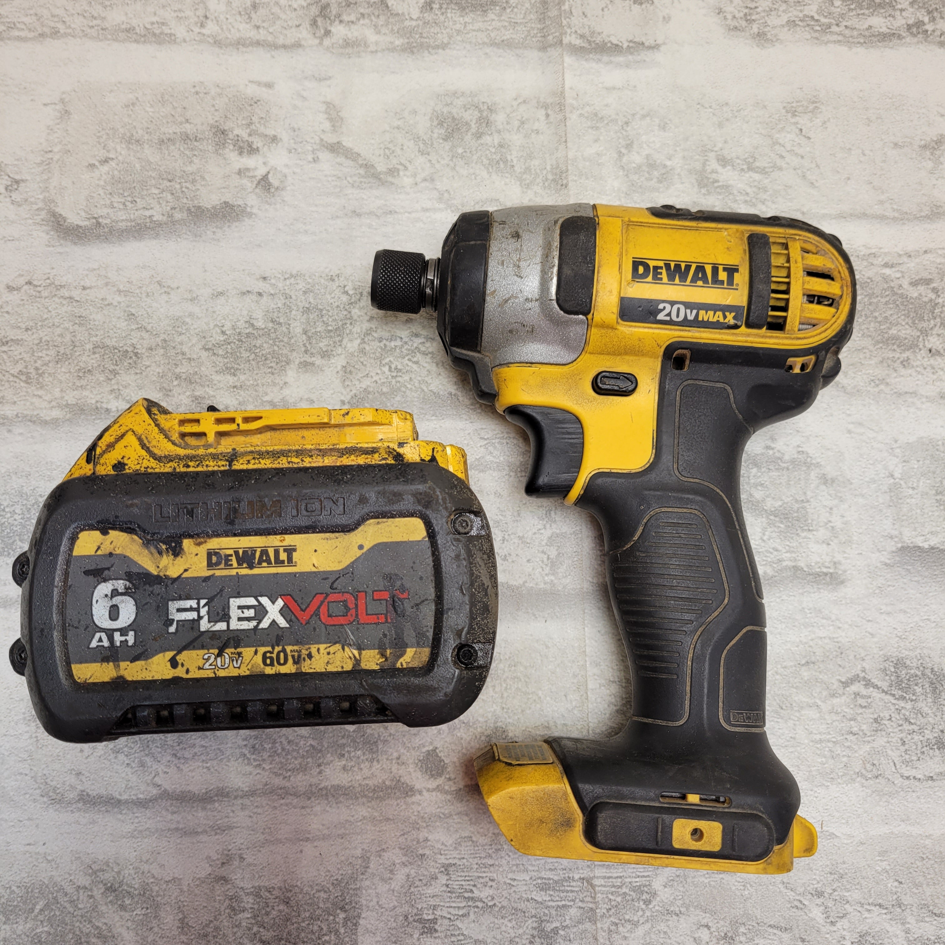 DeWalt DCF885 1/4" 20V MAX Impact Driver & DeWalt DCB606 battery *DAMAGED* (7918536917230)